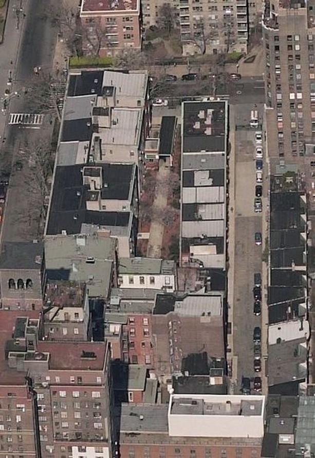 washington mews: washington mews -washington sq n_e 8th st 2